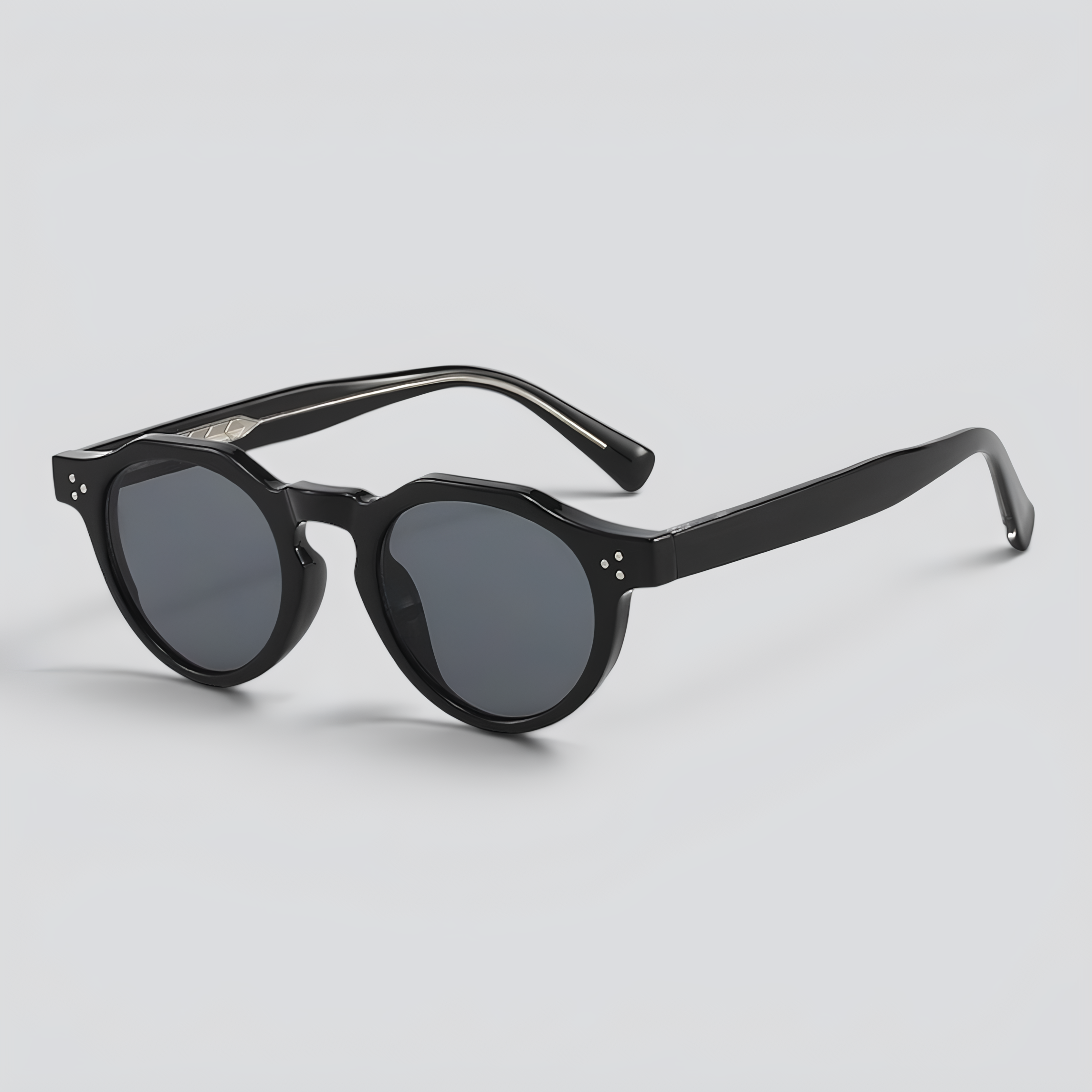 Savio Round Black