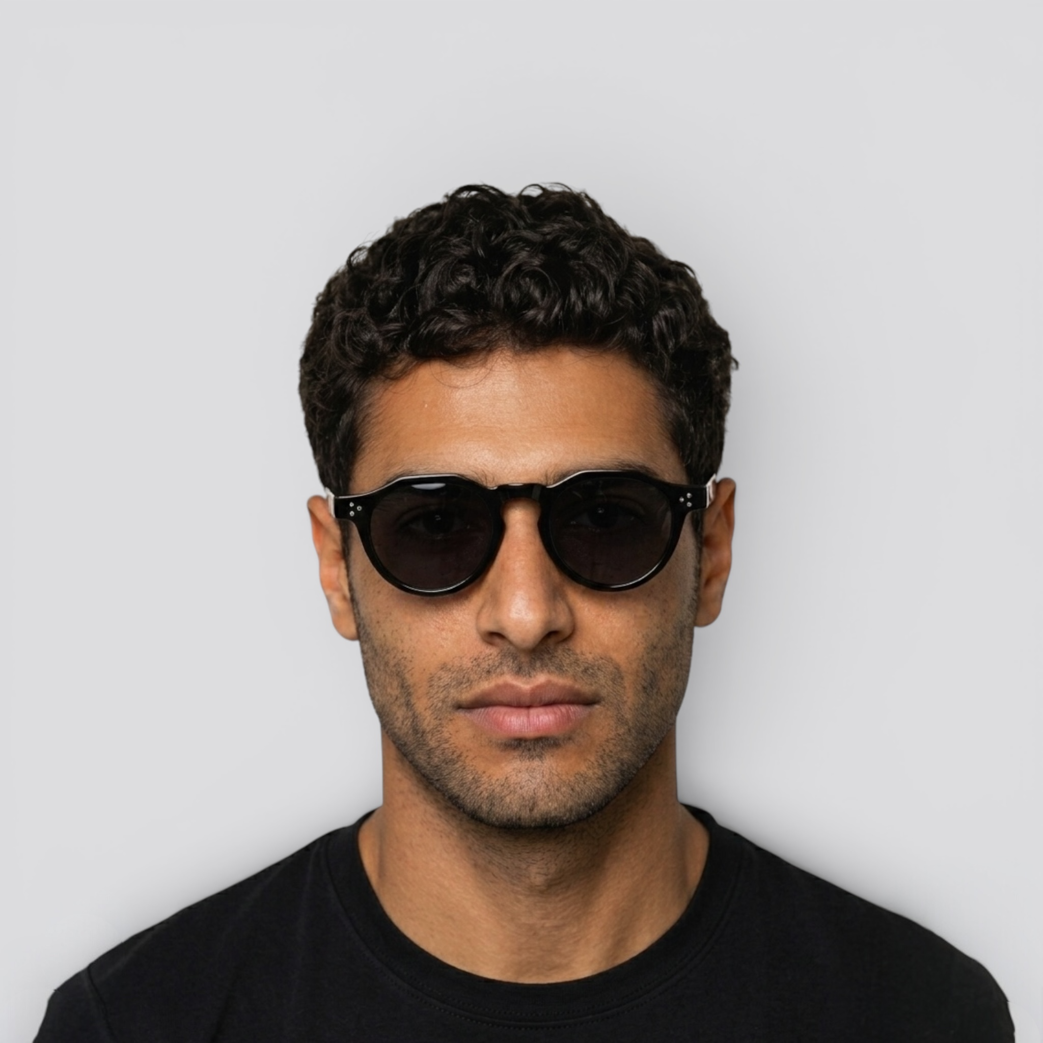 Savio Round Black